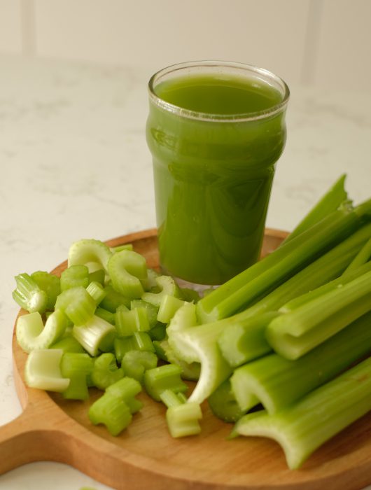 Uống nước ép cần tây đúng cách