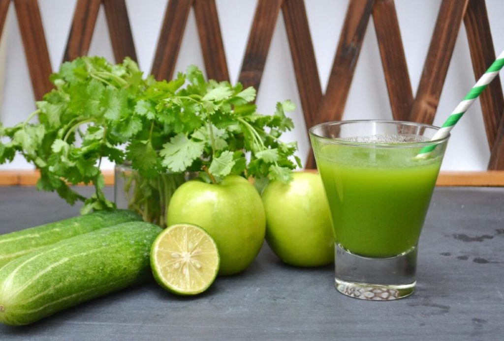 Nước ép dưa leo và rau mùi thúc đẩy tiêu hóa