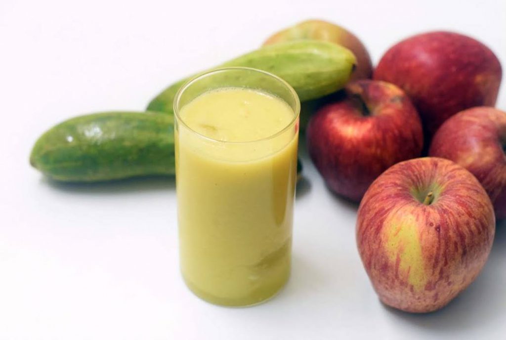 nuoc-ep-dua-chuot-tao-chanh-giam-mo-bung-truejuice