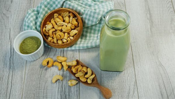 sữa-hạt-điều-matcha